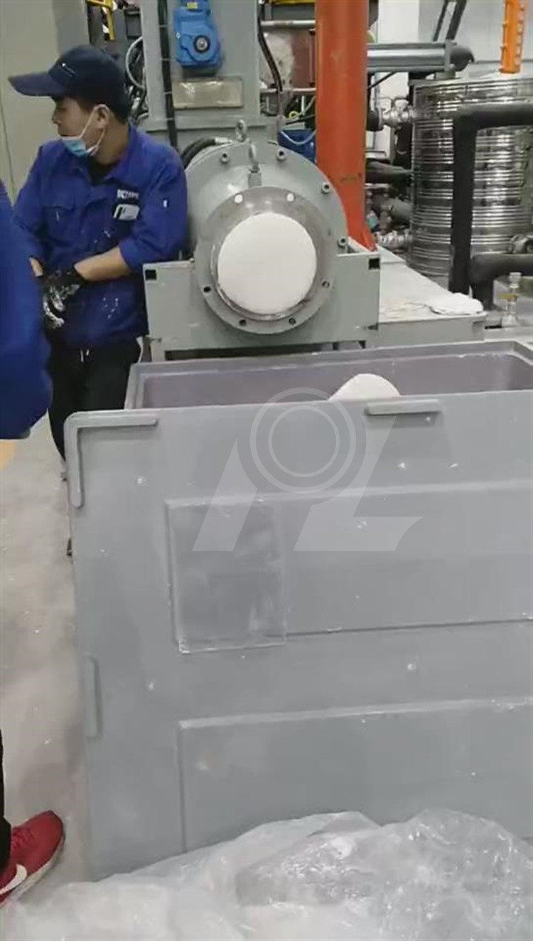 2，上料，捏合精煉